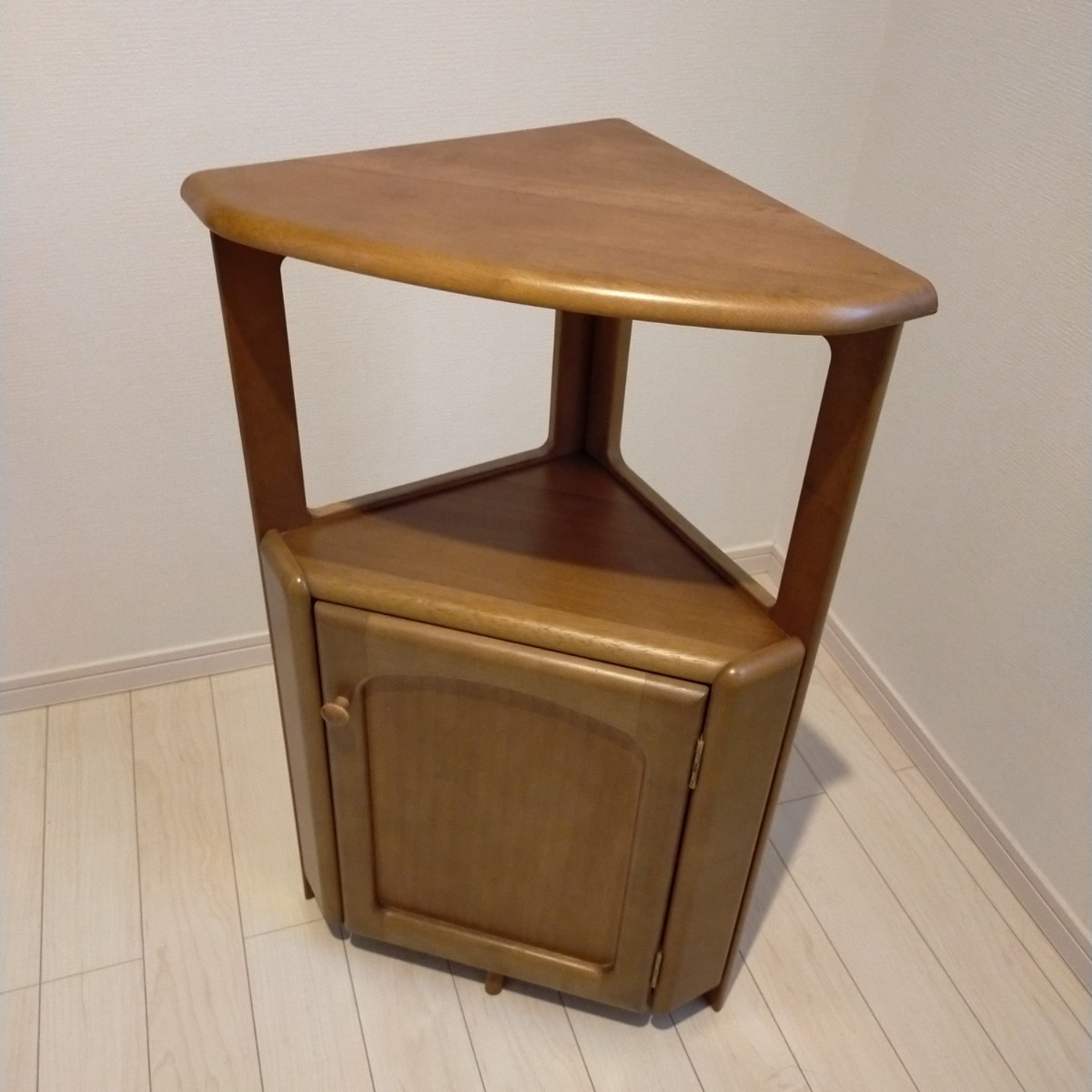 karimoku カリモク電話台 三角コーナーラタン 籐 花台 karimoku