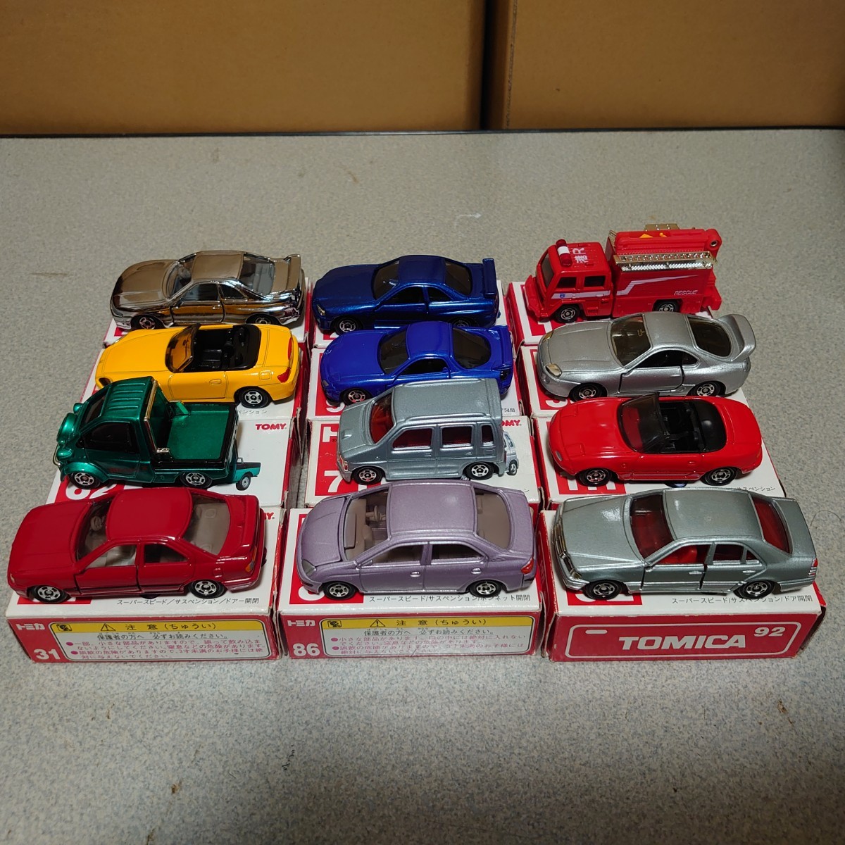 Yahoo!オークション - 【希少 レア物 】1990年代中国製赤箱トミカ12台