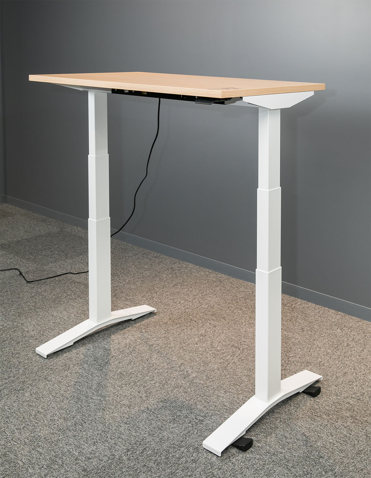 立ち作業できる昇降デスク「STANDSIT-W」、自分で組み立てにも挑戦