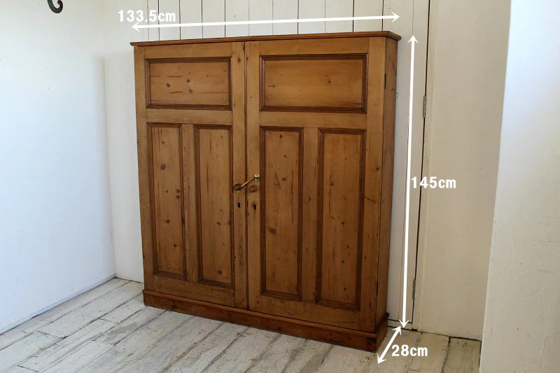 収納家具に最適のオールドパインキャビネット（飾り棚） 1890年代