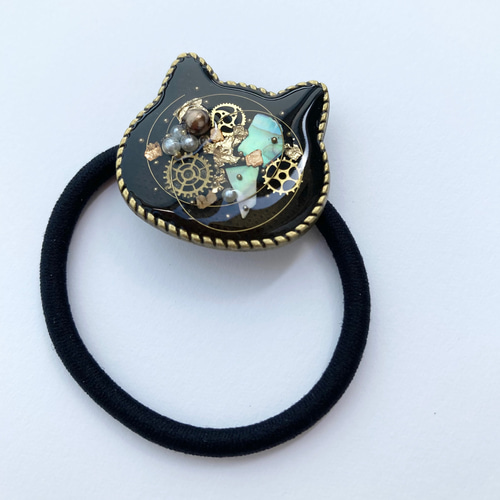 ねこちゃん♡レジンヘアゴム ネジと時間の世界 黒の大人レジン