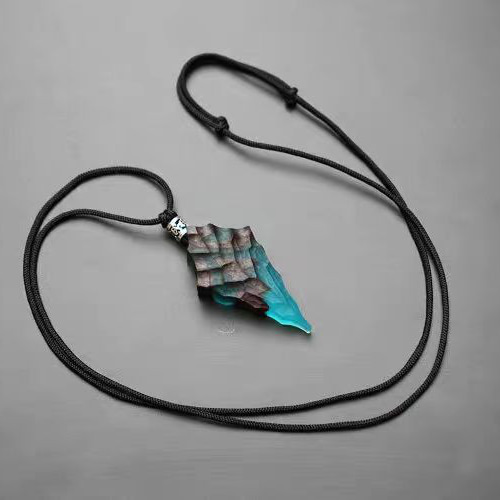 ハンドメイド 木のネックレス ペンダント 黒檀 ドラゴンの鱗 木&樹脂