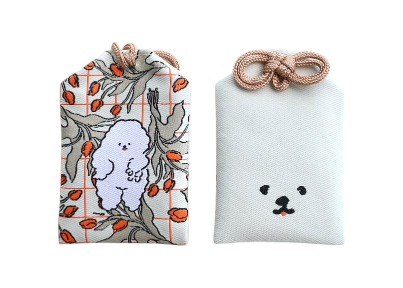 ギャルピする犬が近寄りすぎたおまもり | nagakiperm ONLINE STORE