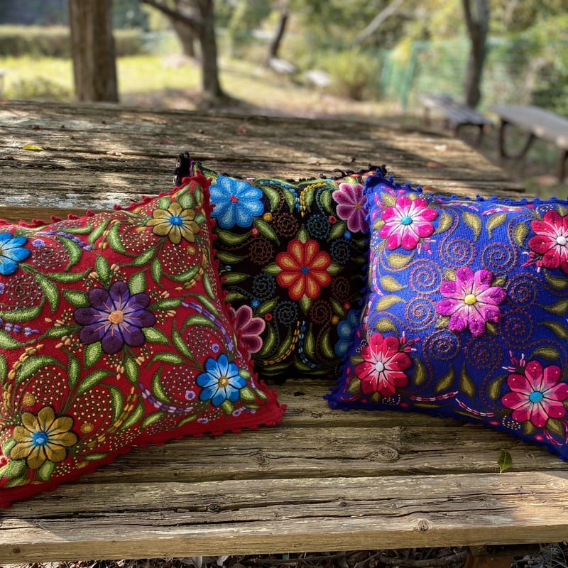ペルーアルパカウール 手刺繍クッションカバー レッド | MISKY TANITANI