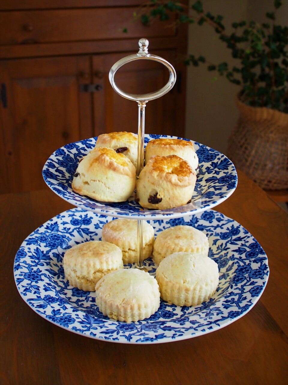 英国バーレイ社の2段ケーキスタンド。｜気まぐれキッチン andante