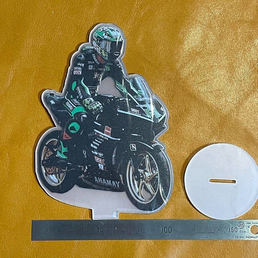 Amazon.co.jp: 陳情令 王一博 バイク姿アクリルスタンド : おもちゃ