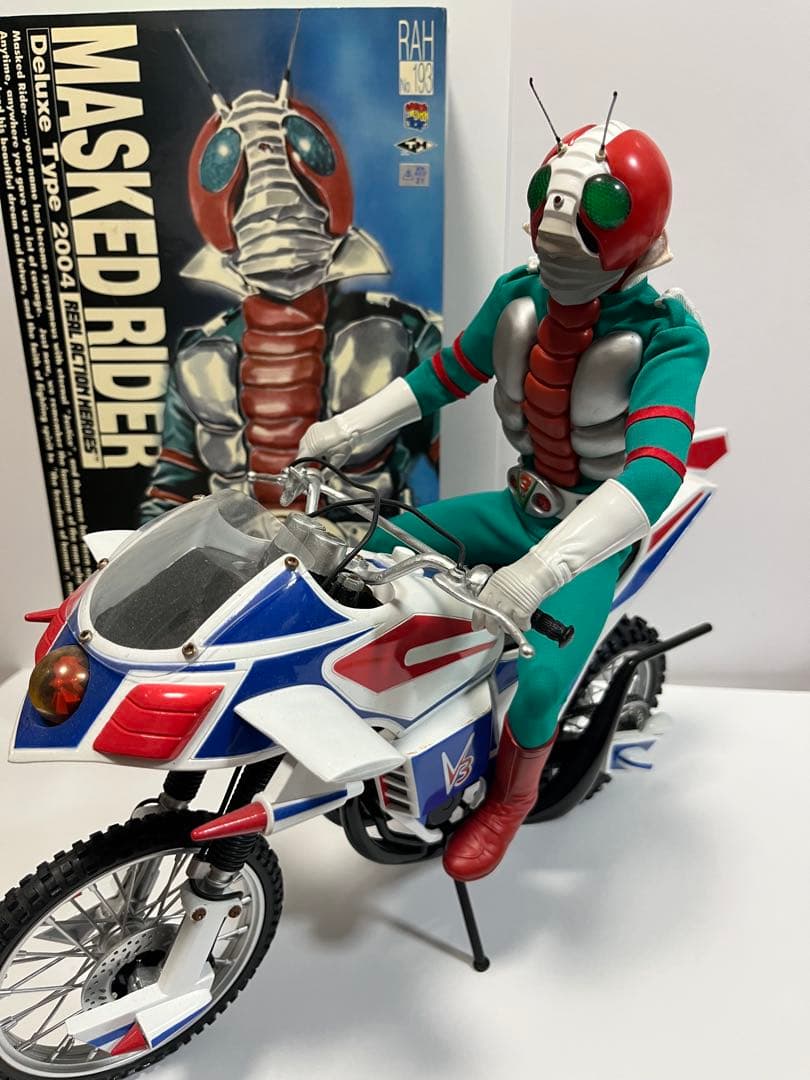 仮面ライダー V3 & ハリケーン S H フィギュアーツ 仮面ライダー V3 ハリケーン & V3 S H figuarts