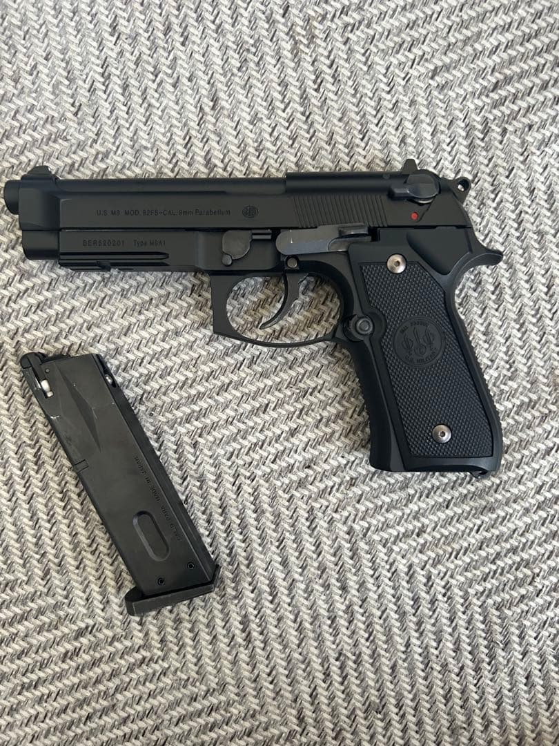 M9A1 マガジン、BlackHawkホルスター付き 楽天市場】BLACKHAWK レッグホルスター Serpa LV3 ベレッタ M92 M9A1