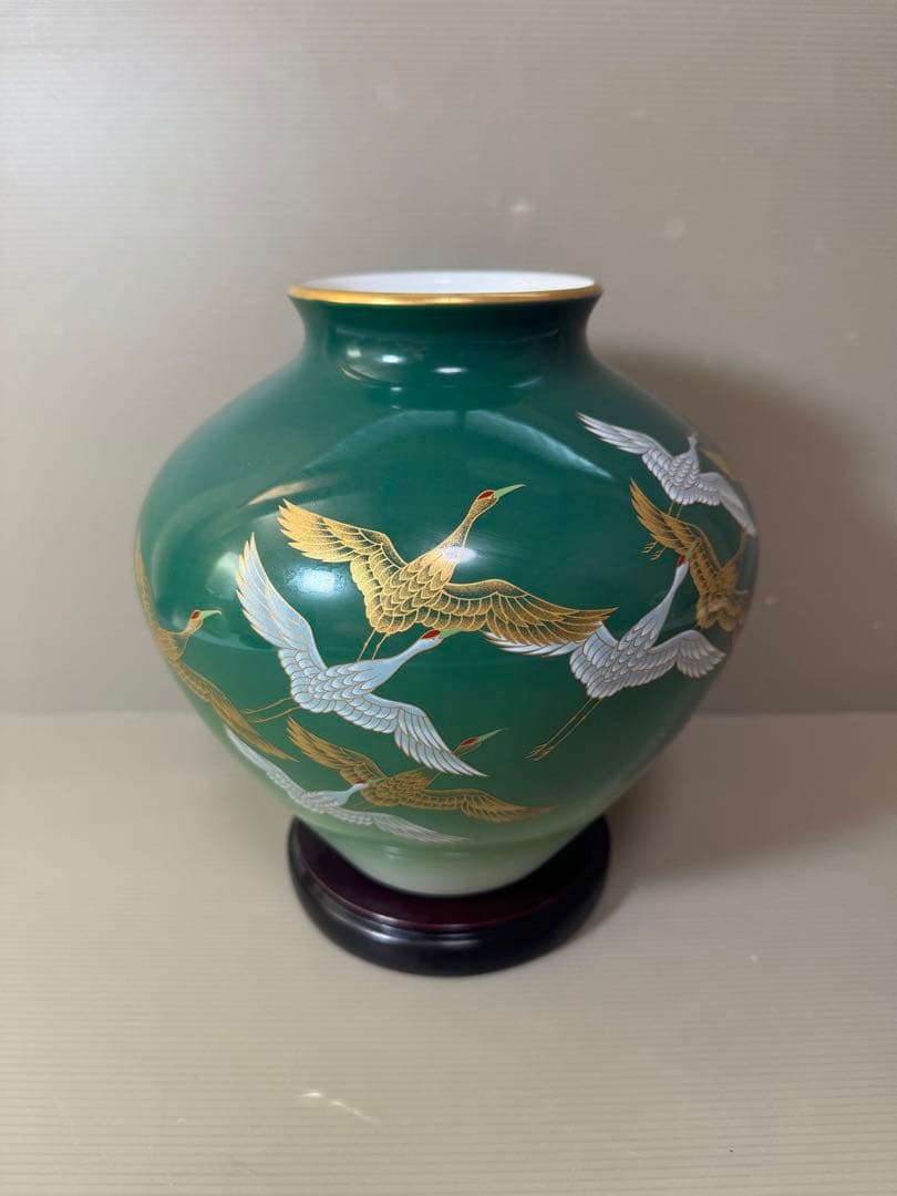 2792 香蘭社　金彩鶴文　花瓶　花台付　未使用 fichu_krkt026