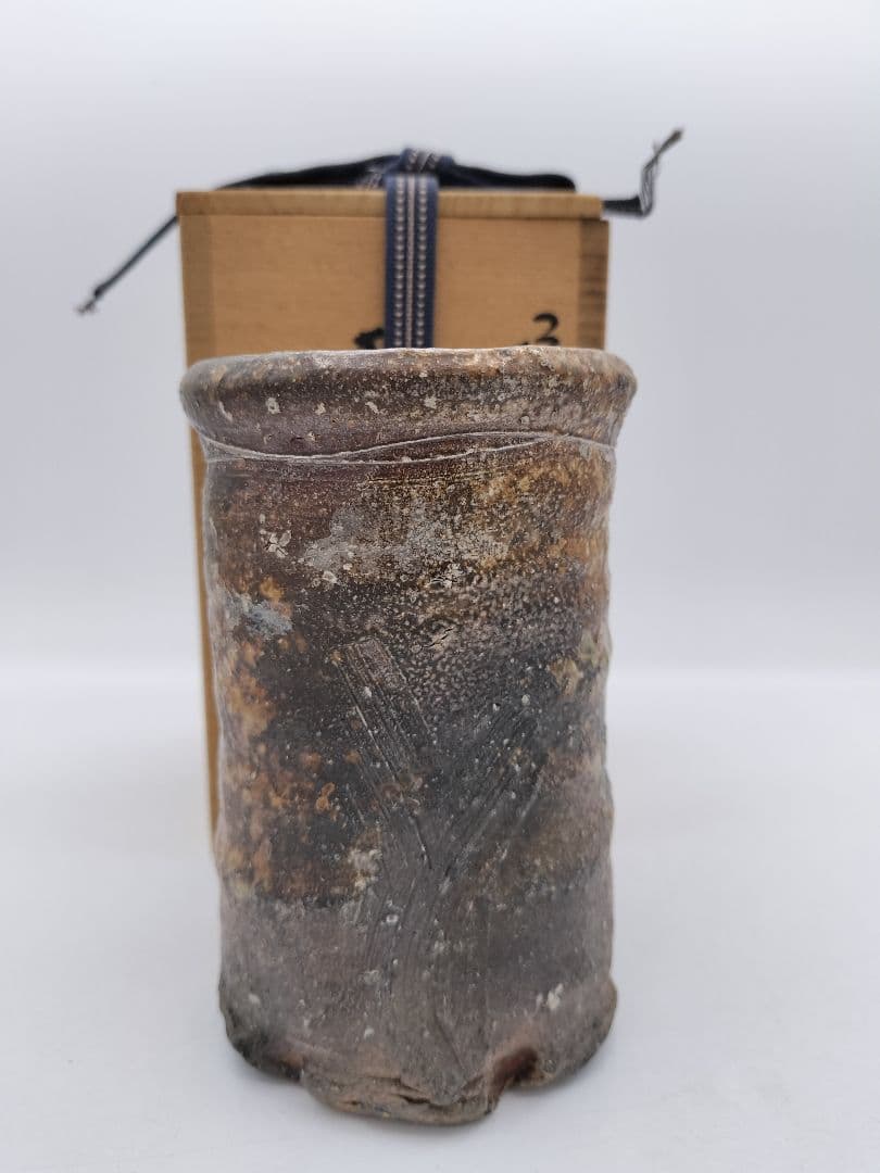 c380 花入 信楽 旅枕 高橋楽斉 木箱 茶道具 古物 茶道具 花入（はないれ） 信楽焼 旅枕 掛花入 宇田 佐平 | 千年の香り