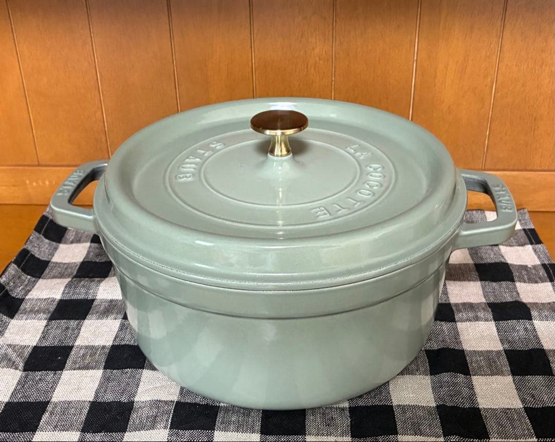 ストウブ ピコ・ココット 24 CM, ラウンド, ユーカリ Amazon.co.jp: staub ストウブ 「 ピコ ココット ラウンド ユーカリ