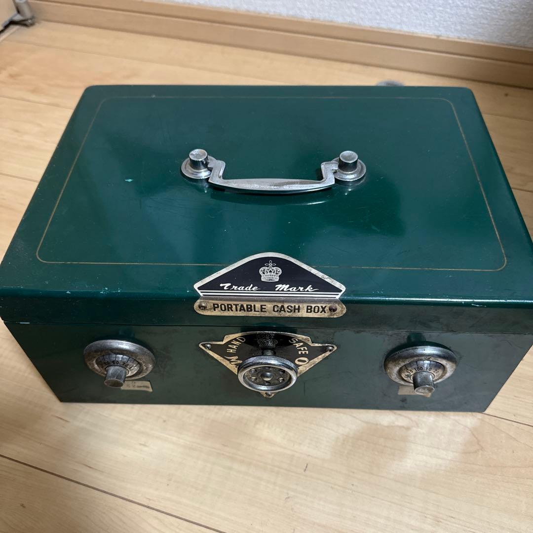 70s ビンテージ　金庫 HATCH INTERIOR PANELS & SPARE TIRE COVER (2 SEATER) | DATSUN | 280ZX