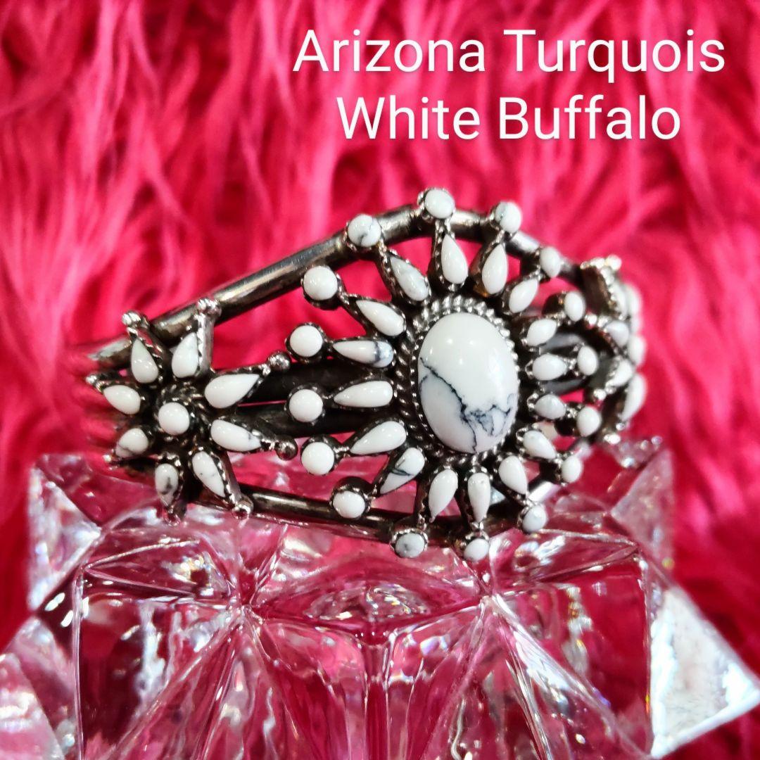 Arizonaターコイズ クラスター バングル White Buffalo WHITE BUFFALO (ホワイトバッファロー) / ArizonaRiver Bangle