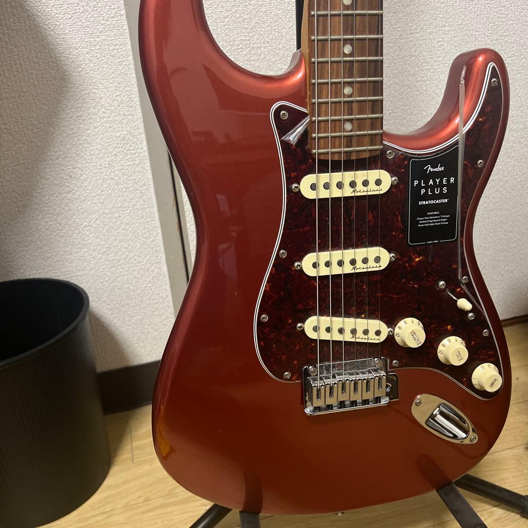Fender Player Plus Stratocaster メタリックレッド Fender Player Plus Stratocaster - Aged Candy Apple Red with Pau